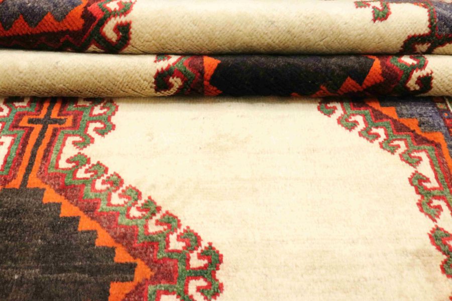 Hand-knotted Persian Qashqai carpet