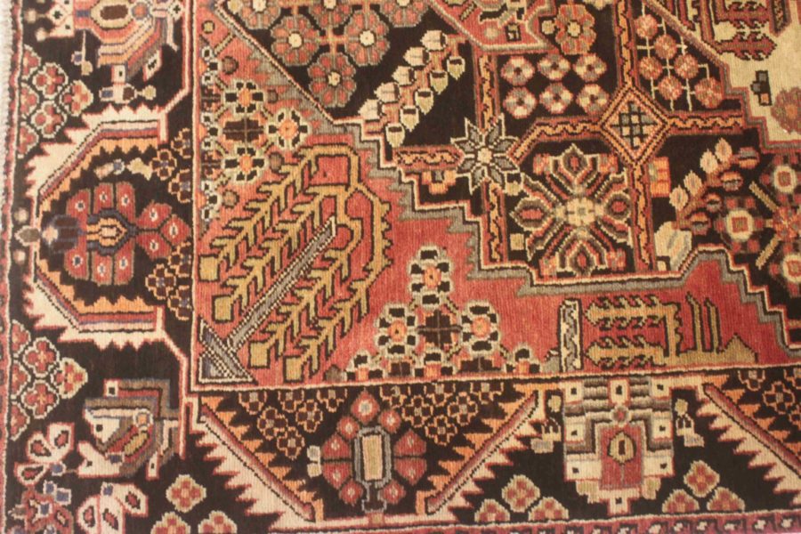 Hand-knotted Persian Saveh carpet