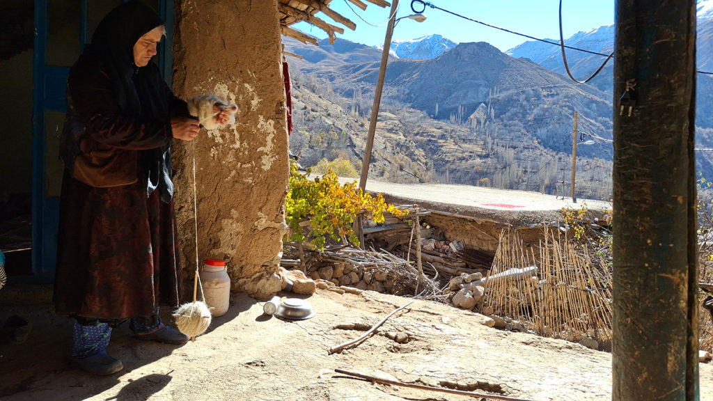 Bakhtiari woman spinning wool, Iran, Zagros region Bakhtiari woman spinning wool, Iran, Zagros region